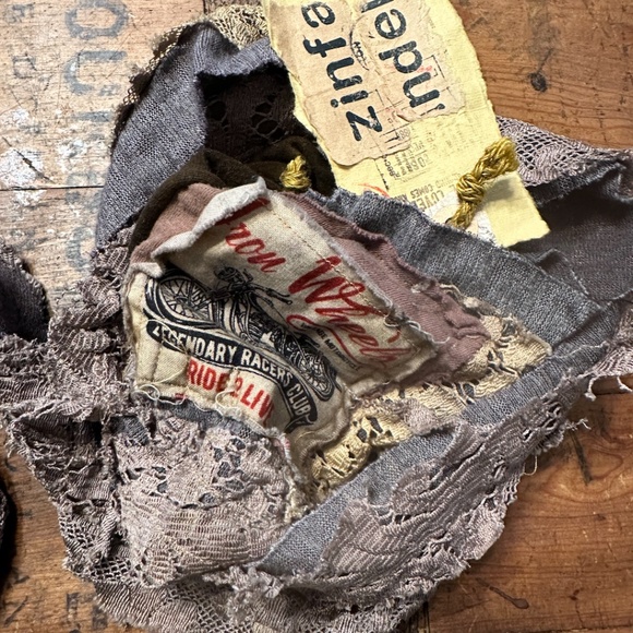 LAST ONE // FREE WITH A PURCHASE - Picture 10 of 14